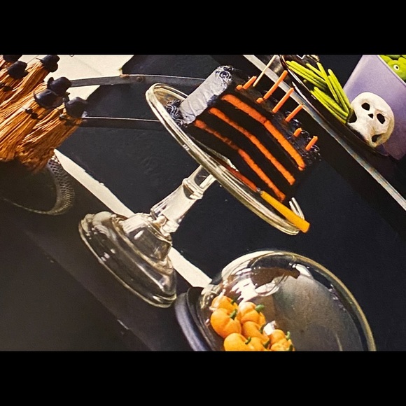 NEWpaperback book byMatthew Mead.Halloween. Style is shockingly simple. - Picture 5 of 9